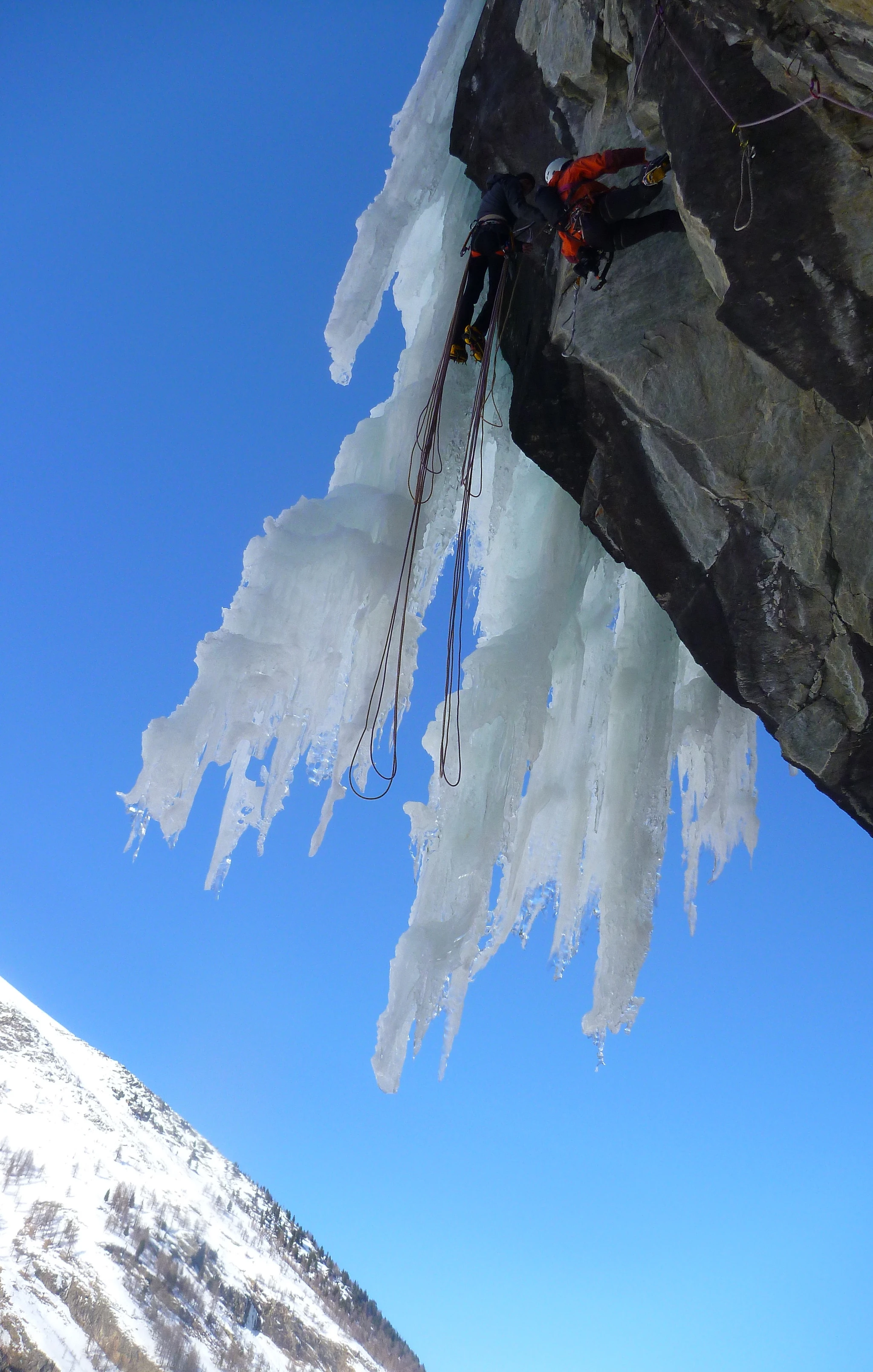 cascate ghiaccio alpinismo vertical